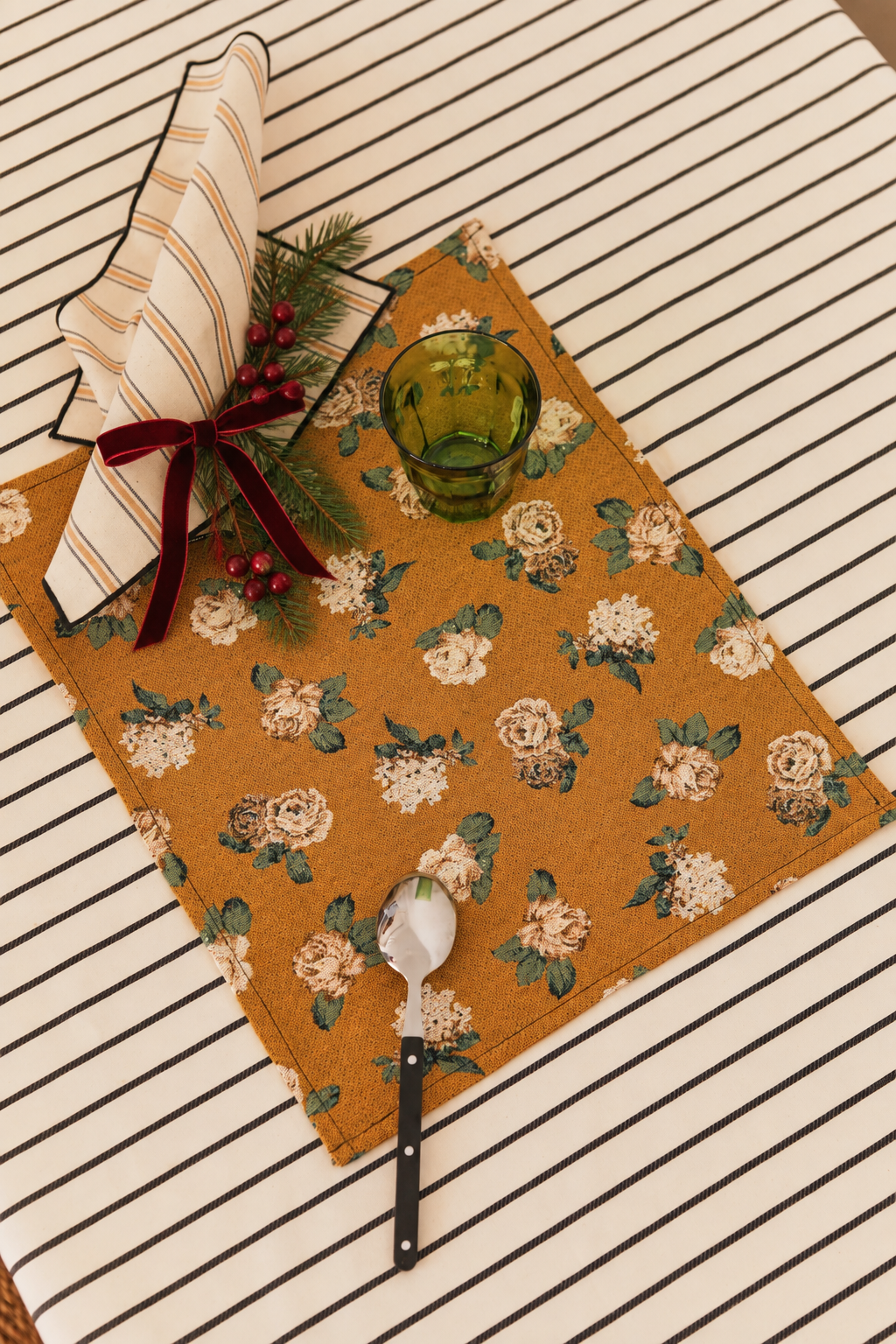 Cómo decorar una mesa de Navidad: ideas para una mesa bonita y artesanal