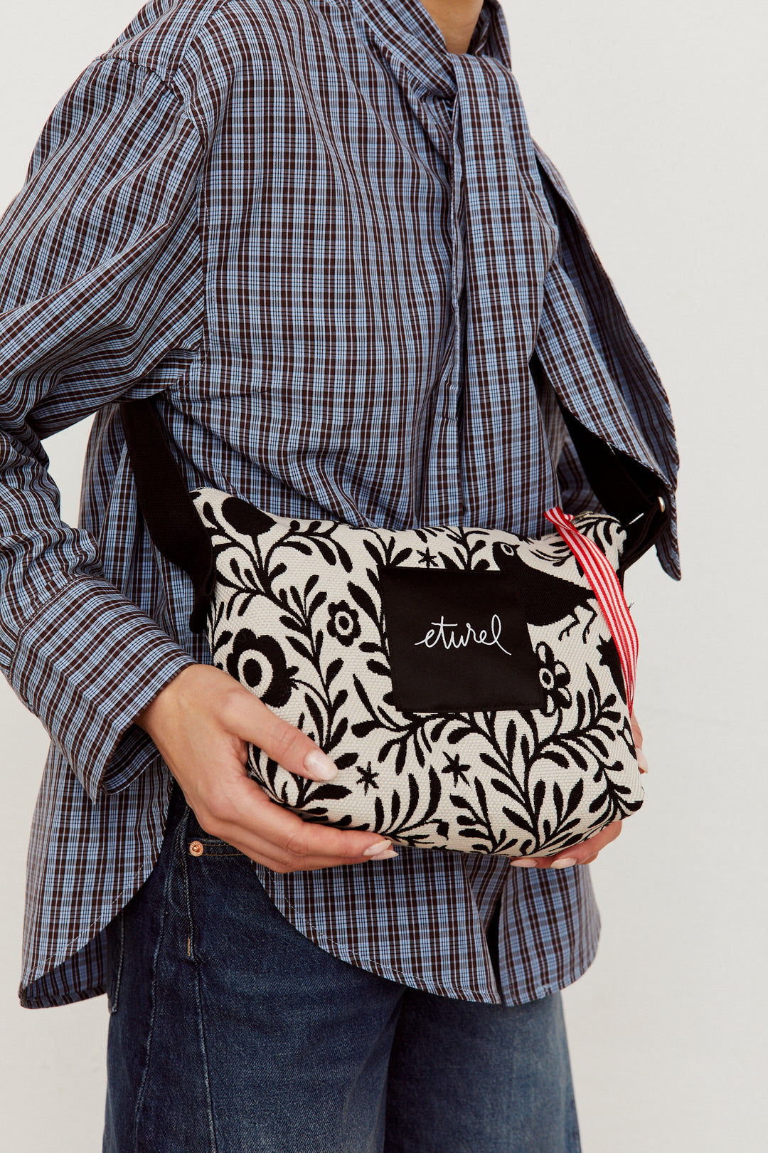 Bolso bandolera jacquard granaíno beige