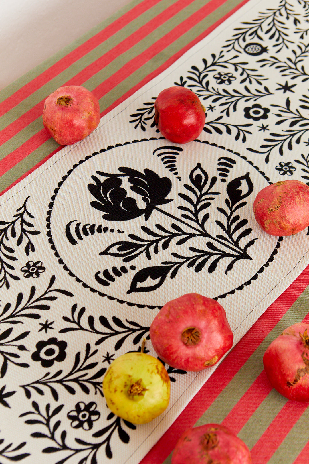 Camino de mesa jacquard granaíno beige