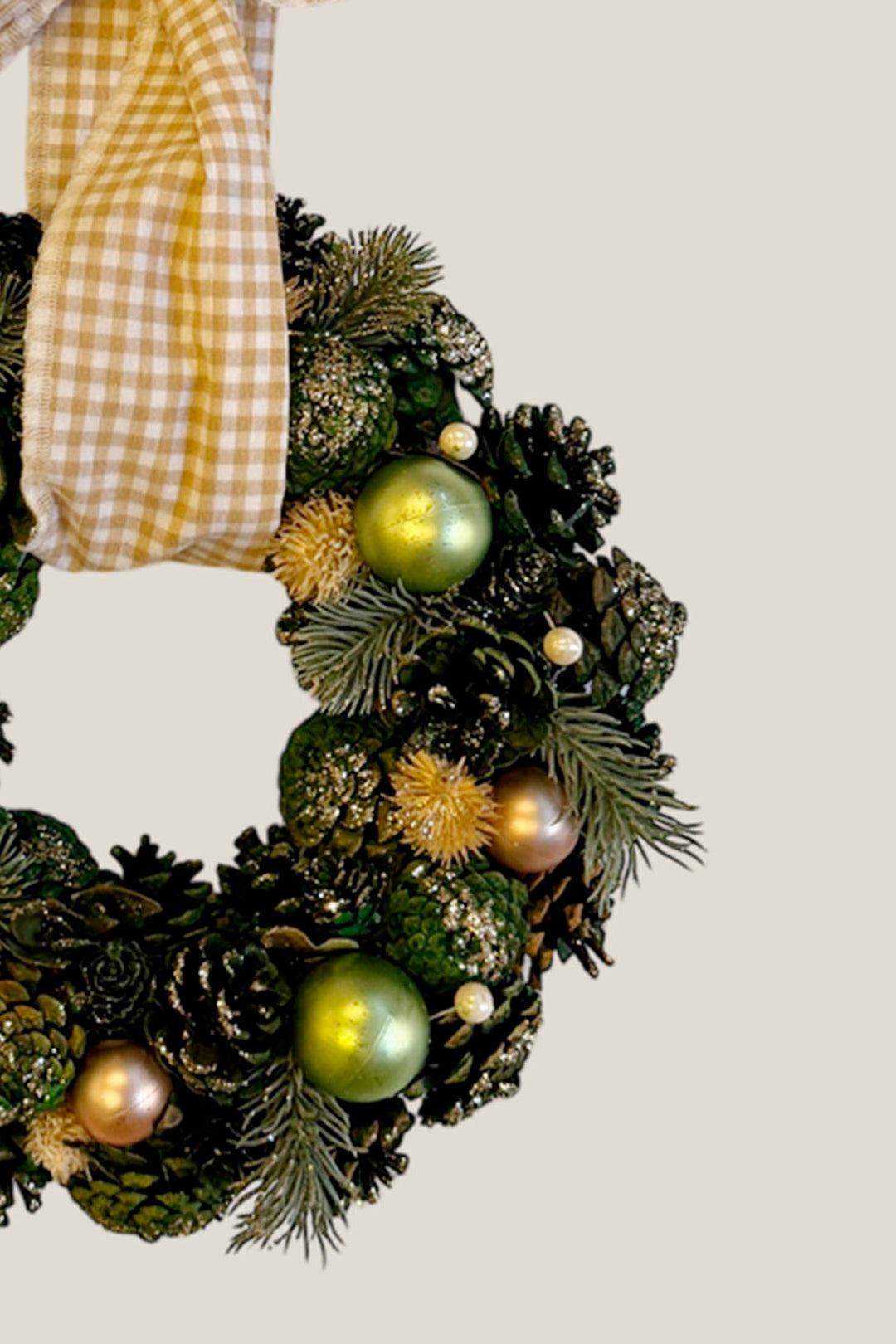 Corona piñas tonos verdes + lazo