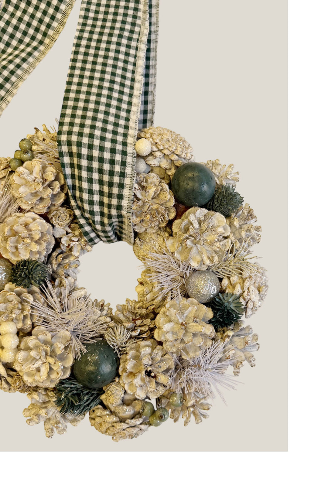 Corona piñas blanca y verde + lazo