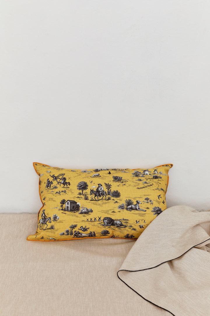 Funda cojín quijote amarillo