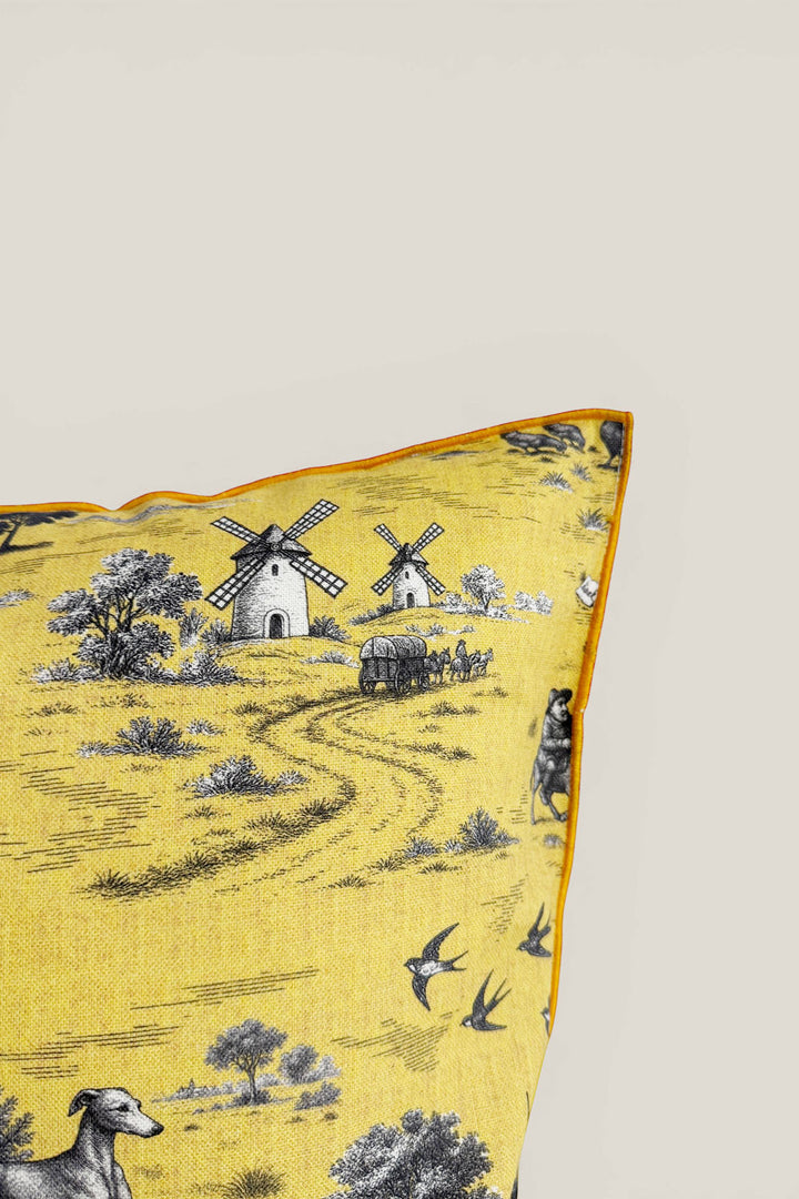 Funda cojín quijote amarillo