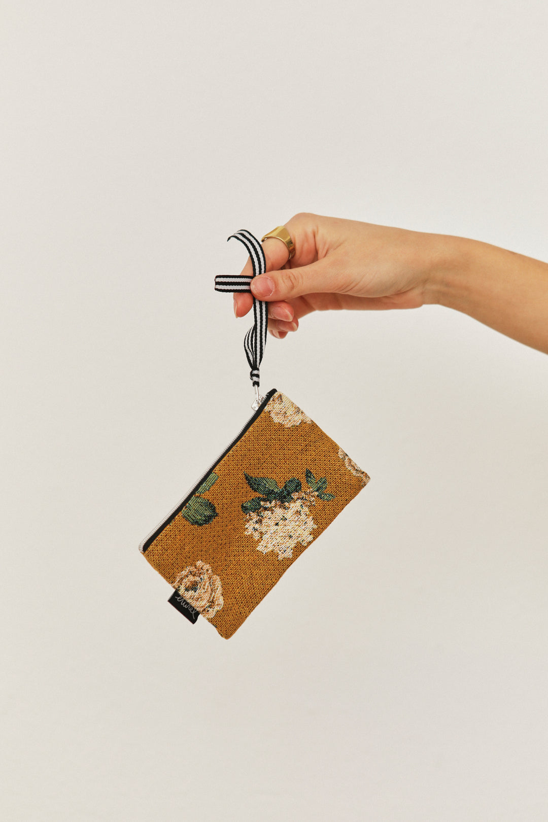 Monedero tejido jacquard flores rosas