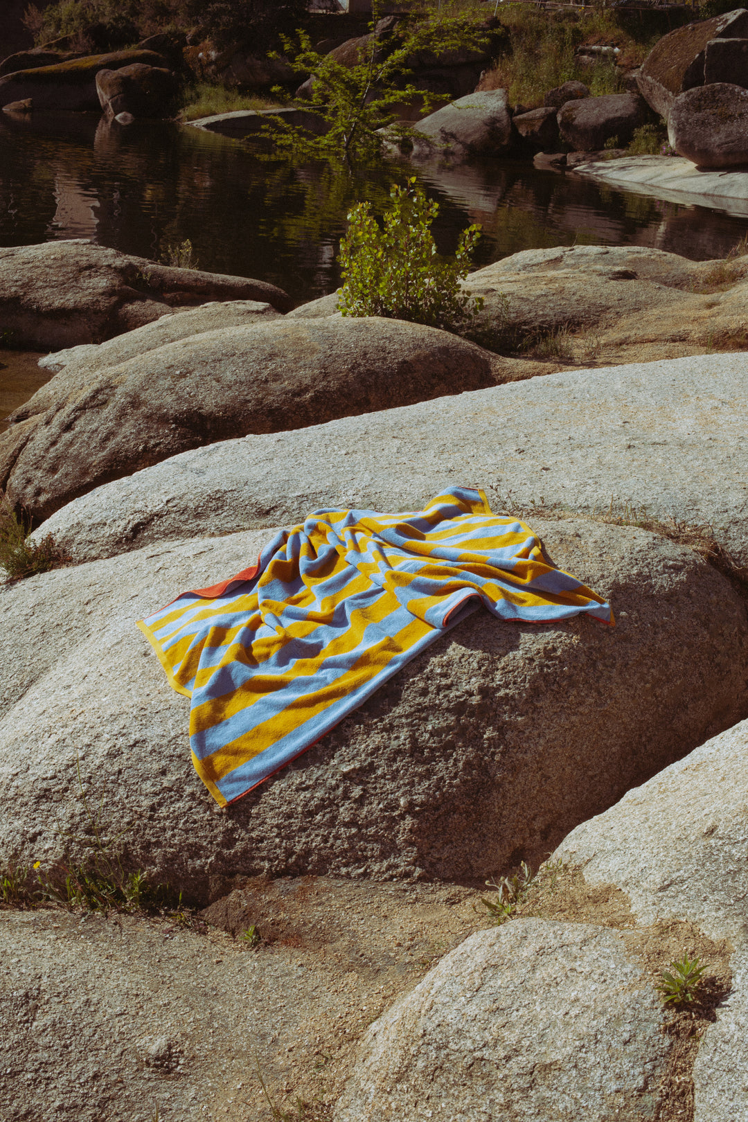 Toalla playa reversible amarillo y celeste