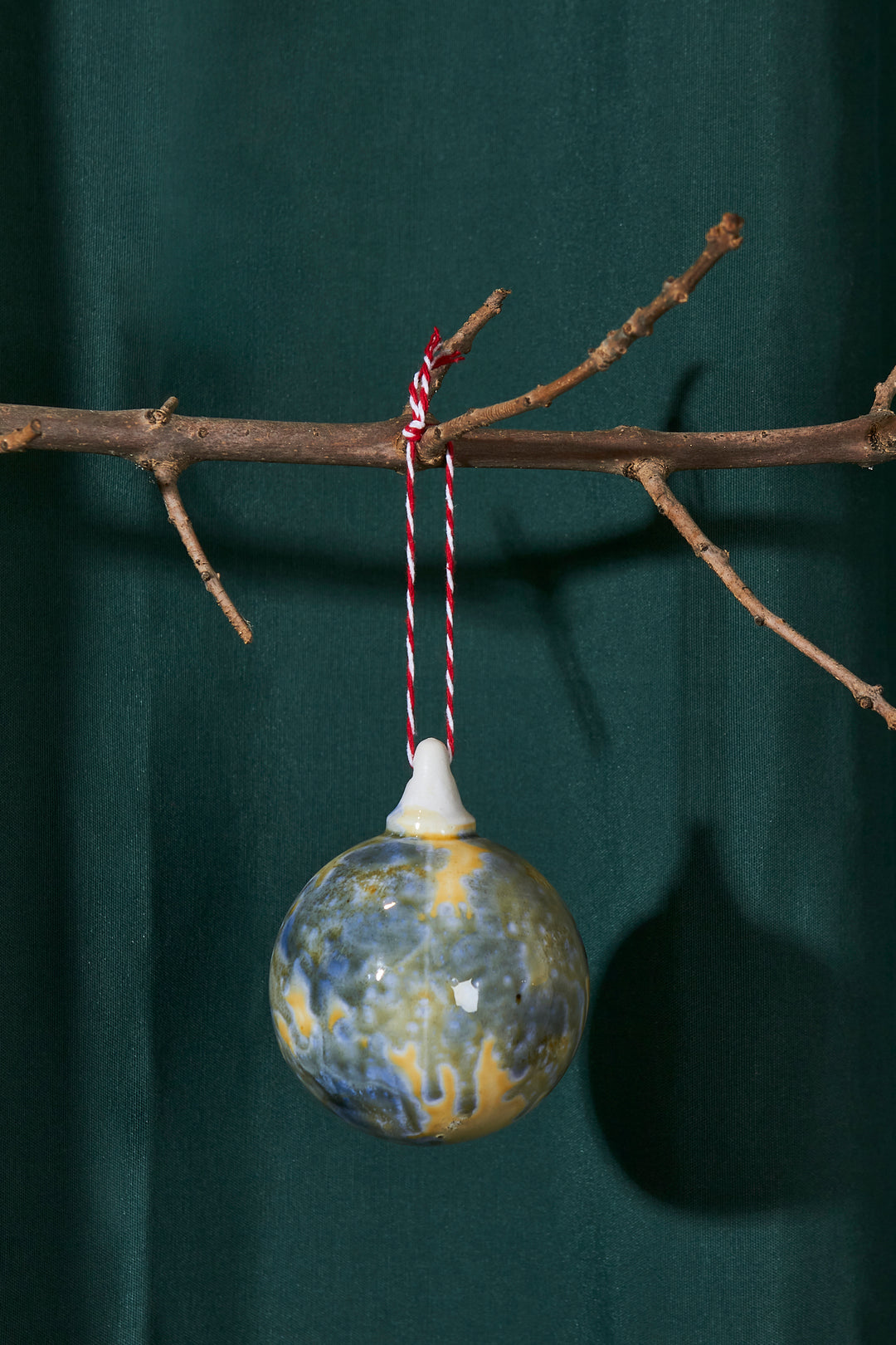 Bola de navidad ceramica azul