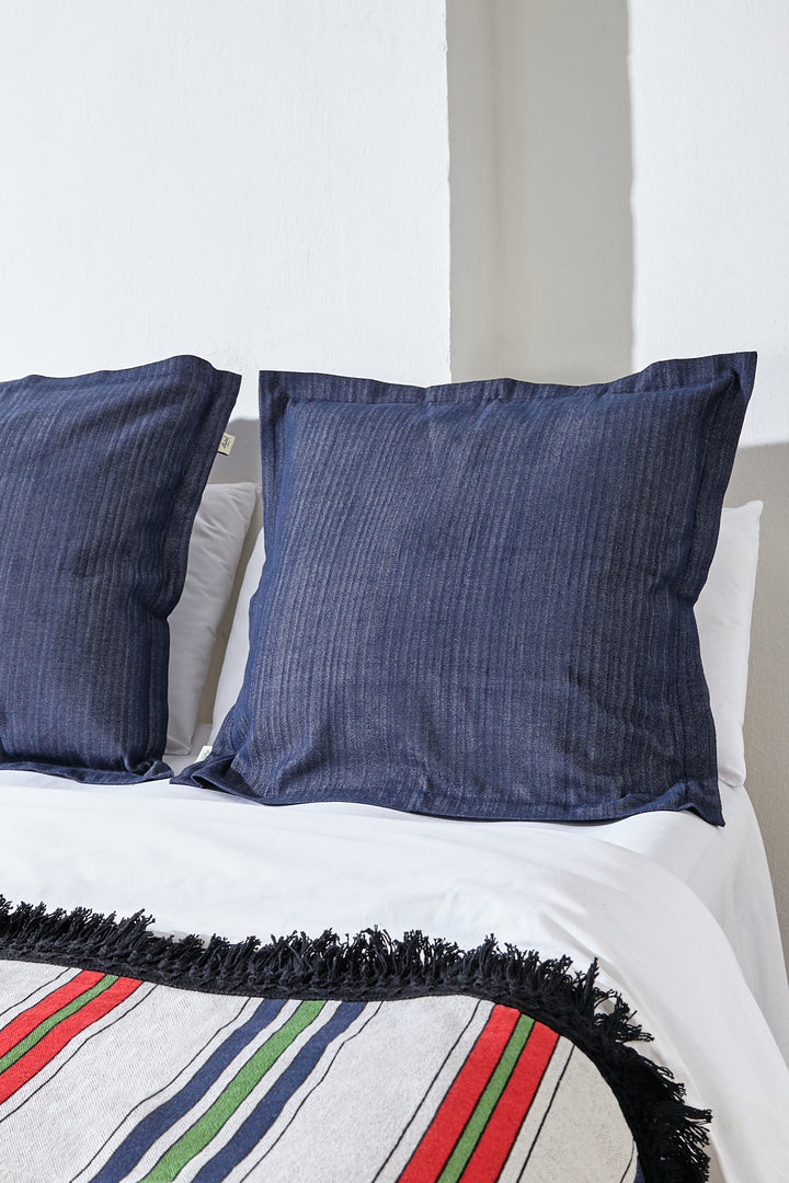 Colcha cubre cama y sofá tejido canario azul y rojo